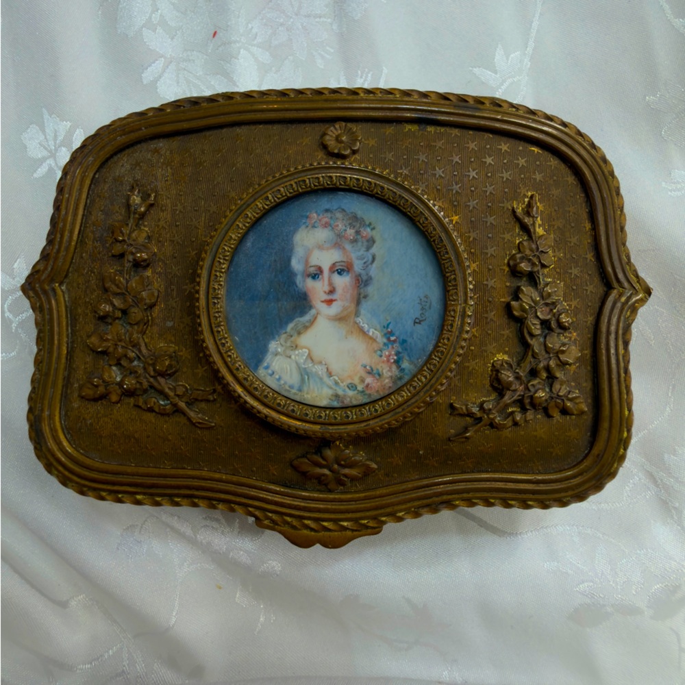 ANTIQUE FRENCH BRONZE TRINKET BOX PORCELAIN PAINTED PORTRAIT LID